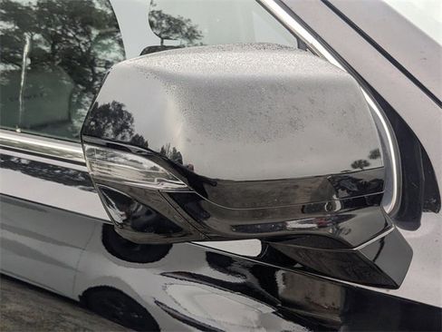 Used 2024 GMC Yukon Denali image 11