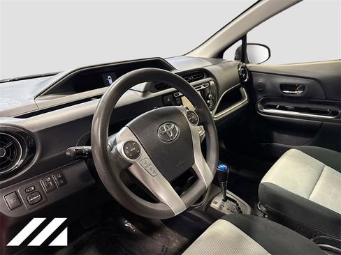 Used 2017 Toyota Prius C Three image 9