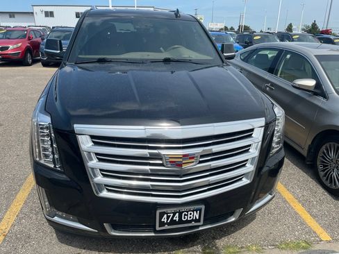 Used 2020 Cadillac Escalade Platinum AWD/4WD image 2
