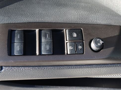 Used 2024 Toyota Camry SE image 14