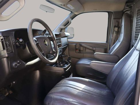Used 2016 Chevrolet Express 2500 image 17