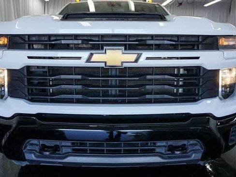 Used 2025 Chevrolet Silverado 2500 Custom w/ Z71 Off-Road Package AWD/4WD image 3