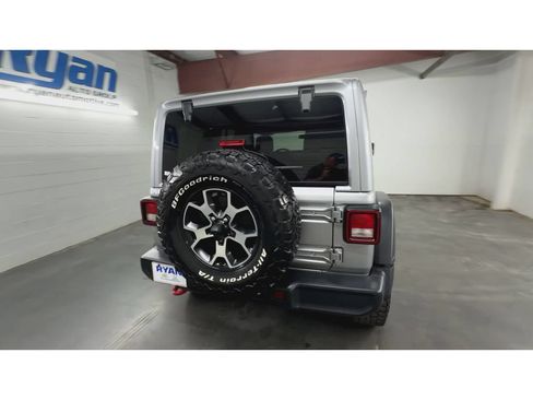 Used 2020 Jeep Wrangler Unlimited Rubicon w/ Cold Weather Group AWD/4WD image 8