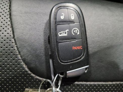 Used 2019 Jeep Cherokee Limited w/ Technology Group image 32