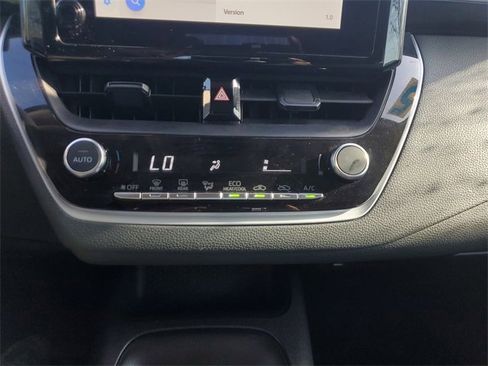 Used 2025 Toyota Corolla LE image 20