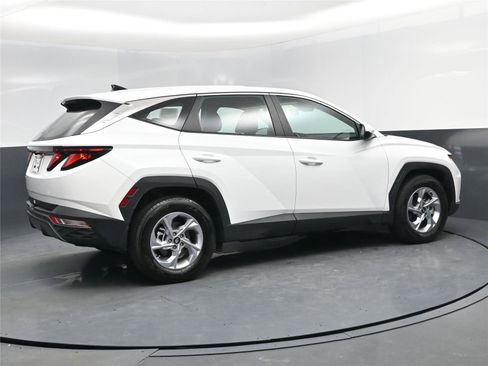 Certified 2024 Hyundai Tucson SE image 4