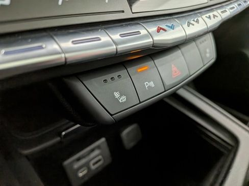 Used 2021 Cadillac XT4 Premium Luxury w/ Cold Weather Package image 10