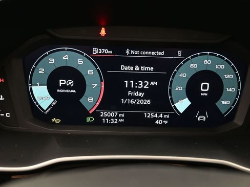 Used 2025 Audi Q3 2.0T Premium image 32