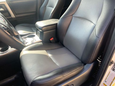 Used 2018 Toyota 4Runner SR5 Premium AWD/4WD image 24
