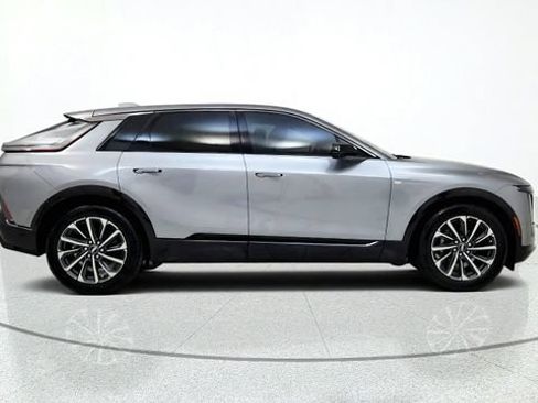 Used 2024 Cadillac Lyriq Sport RWD image 10