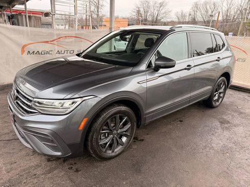 Used 2022 Volkswagen Tiguan SE w/ Panoramic Sunroof Package image 57