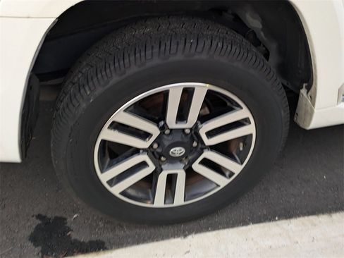 Used 2014 Toyota 4Runner Limited image 8