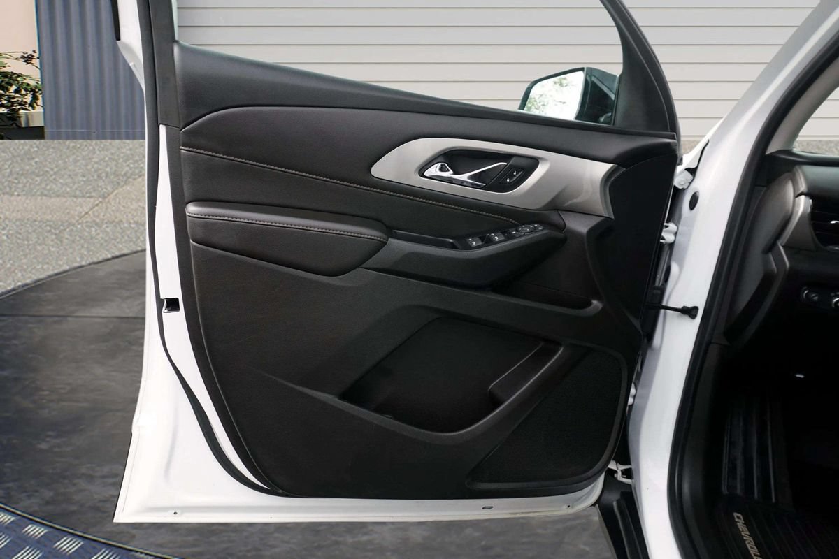 Used 2020 Chevrolet Traverse LS FWD image 15