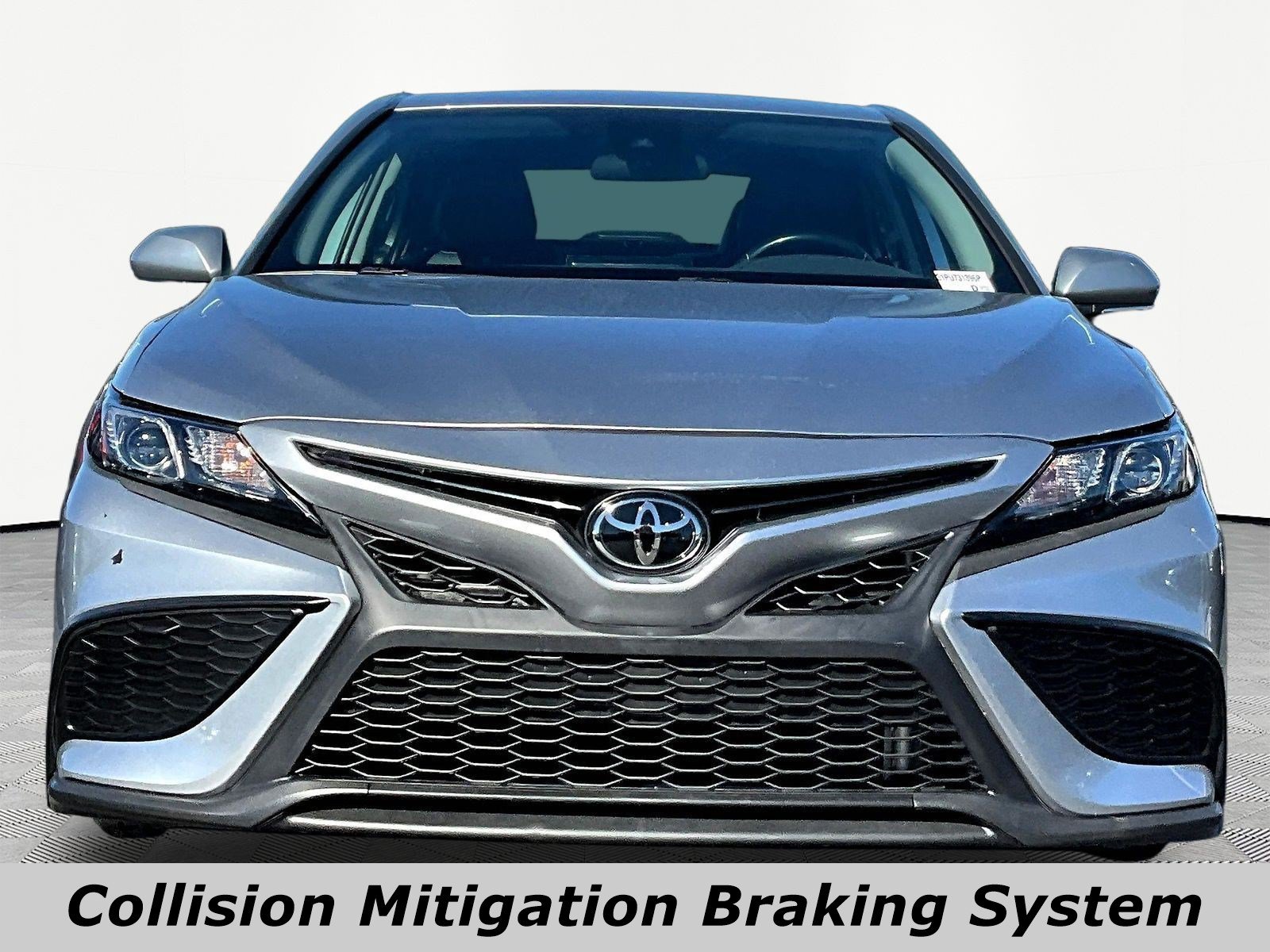 Used 2023 Toyota Camry SE FWD image 2
