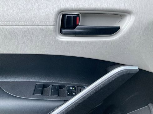 Used 2022 Toyota Corolla Cross L image 9