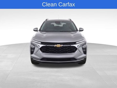 Used 2025 Chevrolet Trax LT w/ LT Convenience Package FWD image 5