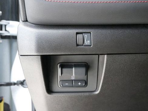 Used 2024 Chevrolet Colorado Z71 w/ Z71 Convenience Package 2 image 16