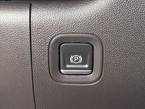 Used 2023 Chevrolet Silverado 1500 Custom Trail Boss w/ LPO, Dark Essentials Package image 11