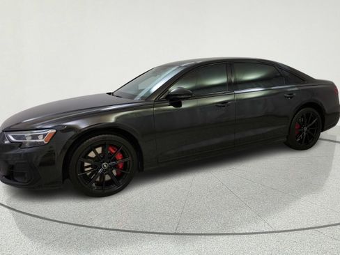 Used 2022 Audi S8 w/ S8 Comfort Plus Package AWD/4WD image 4