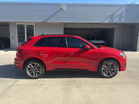 Used 2025 Audi Q3 2.0T Premium w/ Convenience Package image 4