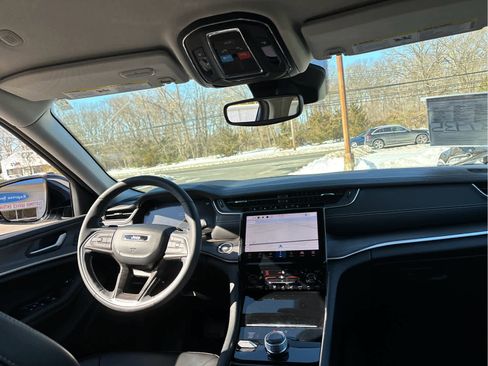 Used 2023 Jeep Grand Cherokee Limited image 29