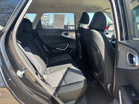 Used 2023 Kia Soul LX w/ LX Technology Package FWD image 14