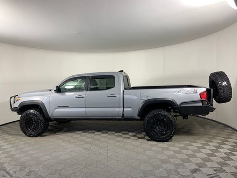 Used 2018 Toyota Tacoma TRD Off-Road w/ TRD Premium Off Road Package AWD/4WD image 6