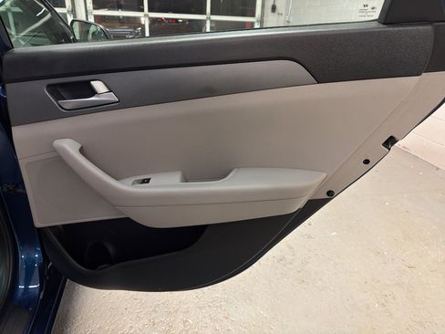 Used 2017 Hyundai Sonata SE w/ Cargo Package image 24