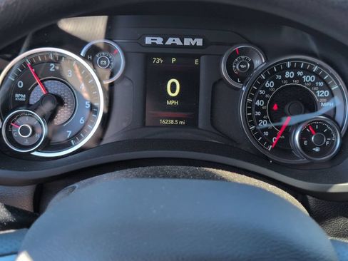 Used 2024 RAM 2500 Tradesman w/ Chrome Appearance Group AWD/4WD image 14