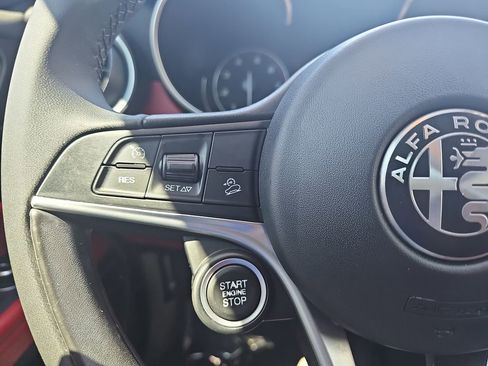 Used 2018 Alfa Romeo Stelvio AWD image 22