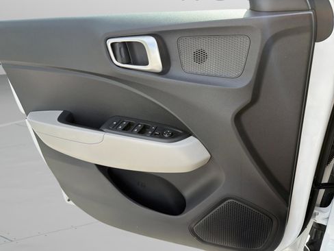 New 2026 Hyundai Venue SEL FWD image 23