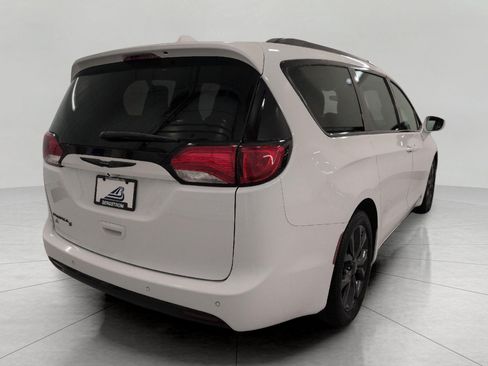 Used 2020 Chrysler Pacifica Touring-L Plus w/ S Appearance Package FWD image 19