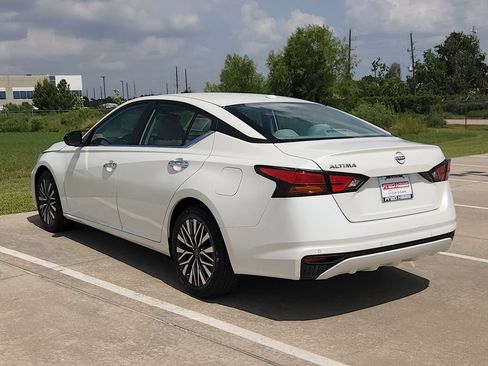 Used 2025 Nissan Altima 2.5 SV FWD image 7