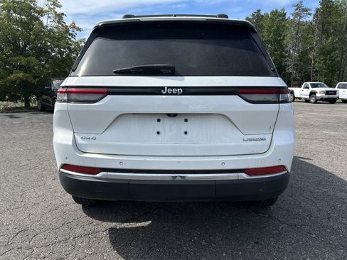 Used 2022 Jeep Grand Cherokee Laredo w/ Luxury Tech Group I AWD/4WD image 5