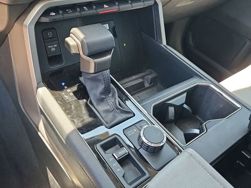 Used 2024 Toyota Tundra Limited image 28