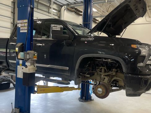 Used 2024 Chevrolet Silverado 2500 High Country w/ High Country Premium Package image 3