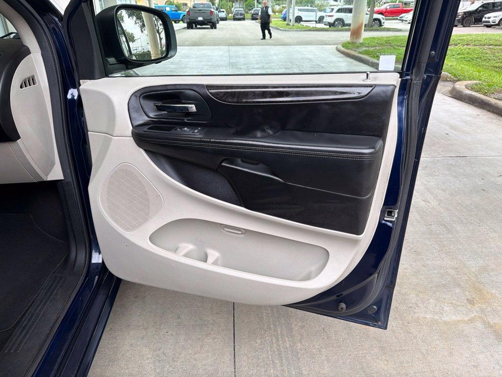 Used 2013 Dodge Grand Caravan SE FWD image 22