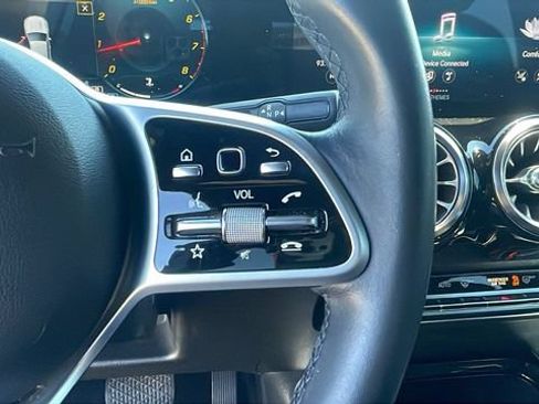 Used 2021 Mercedes-Benz GLB 250 image 23