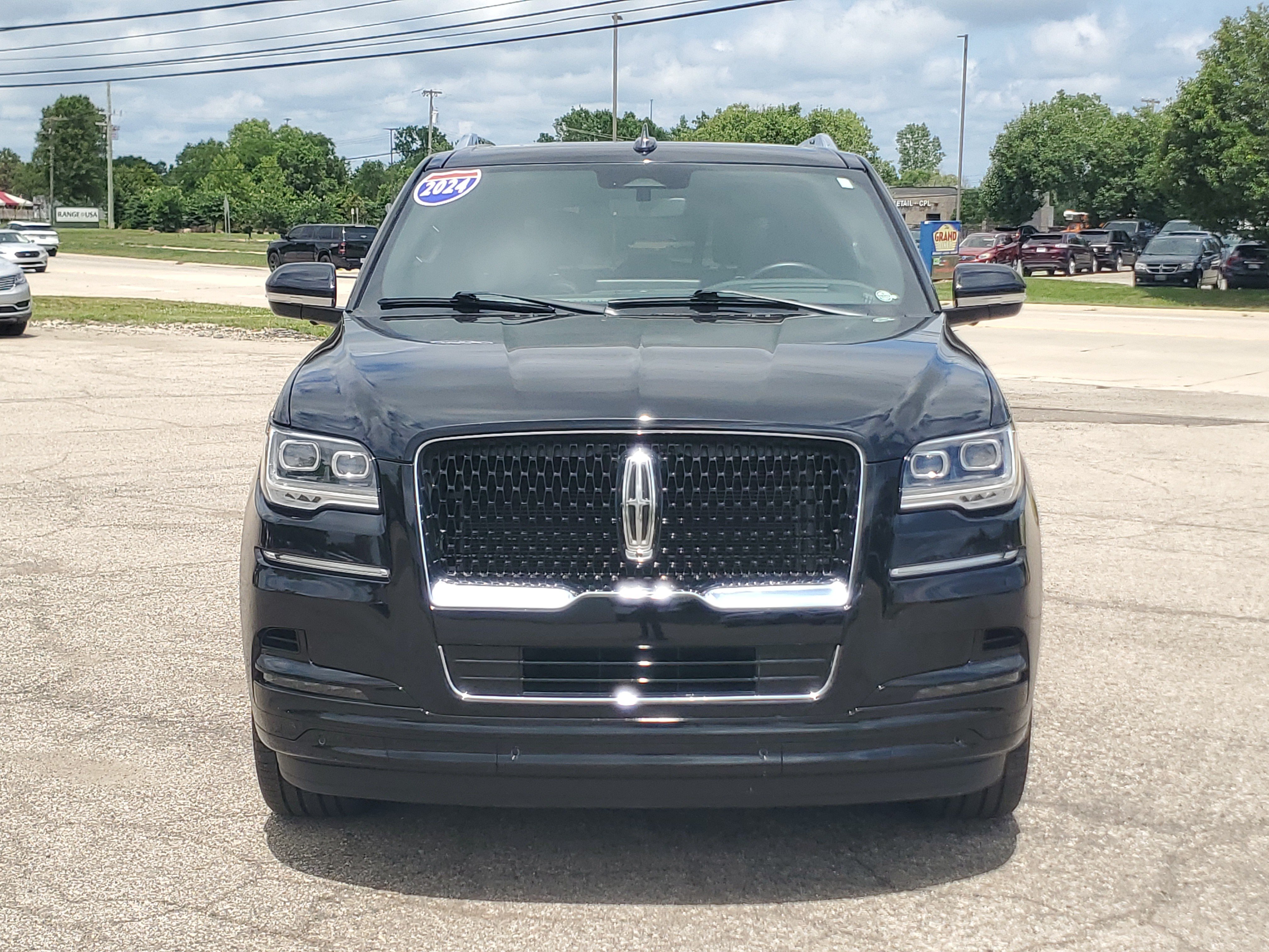 Certified 2024 Lincoln Navigator Reserve AWD/4WD image 2
