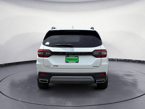Used 2023 Honda Pilot Touring image 4