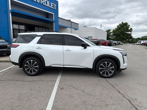 Used 2026 Nissan Pathfinder Platinum w/ Cargo Package AWD/4WD image 2