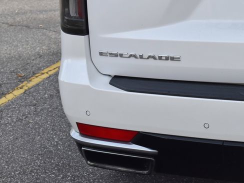 Used 2023 Cadillac Escalade ESV Luxury image 18