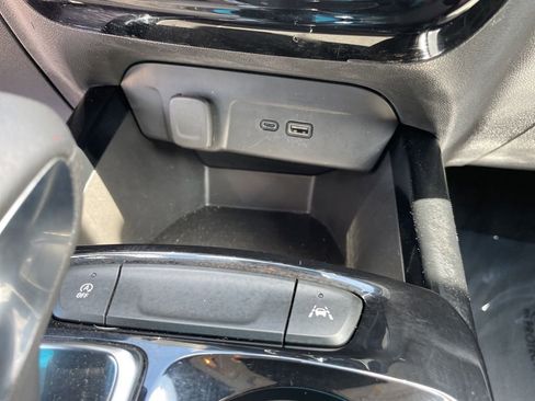 Used 2025 Chevrolet Trax LT w/ LT Convenience Package image 19