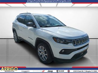 Used 2022 Jeep Compass Latitude image 1