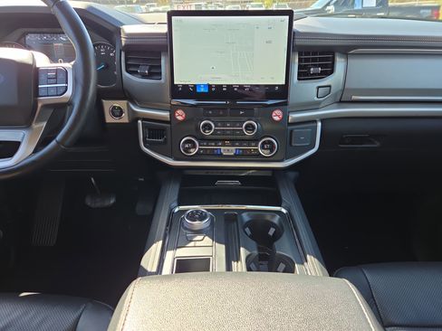 Used 2024 Ford Expedition Max XLT image 25