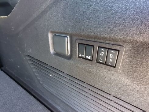 Used 2023 GMC Yukon XL Denali AWD/4WD image 36