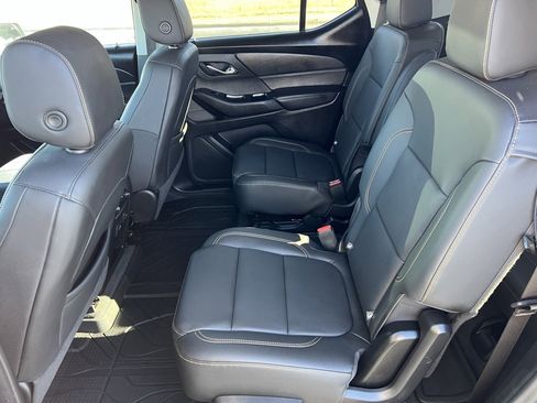Used 2021 Chevrolet Traverse LT w/ LT Premium Package image 19