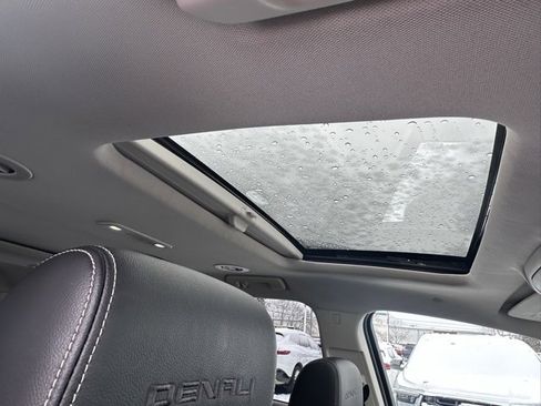 Certified 2023 GMC Acadia Denali w/ Denali Ultimate Package image 18