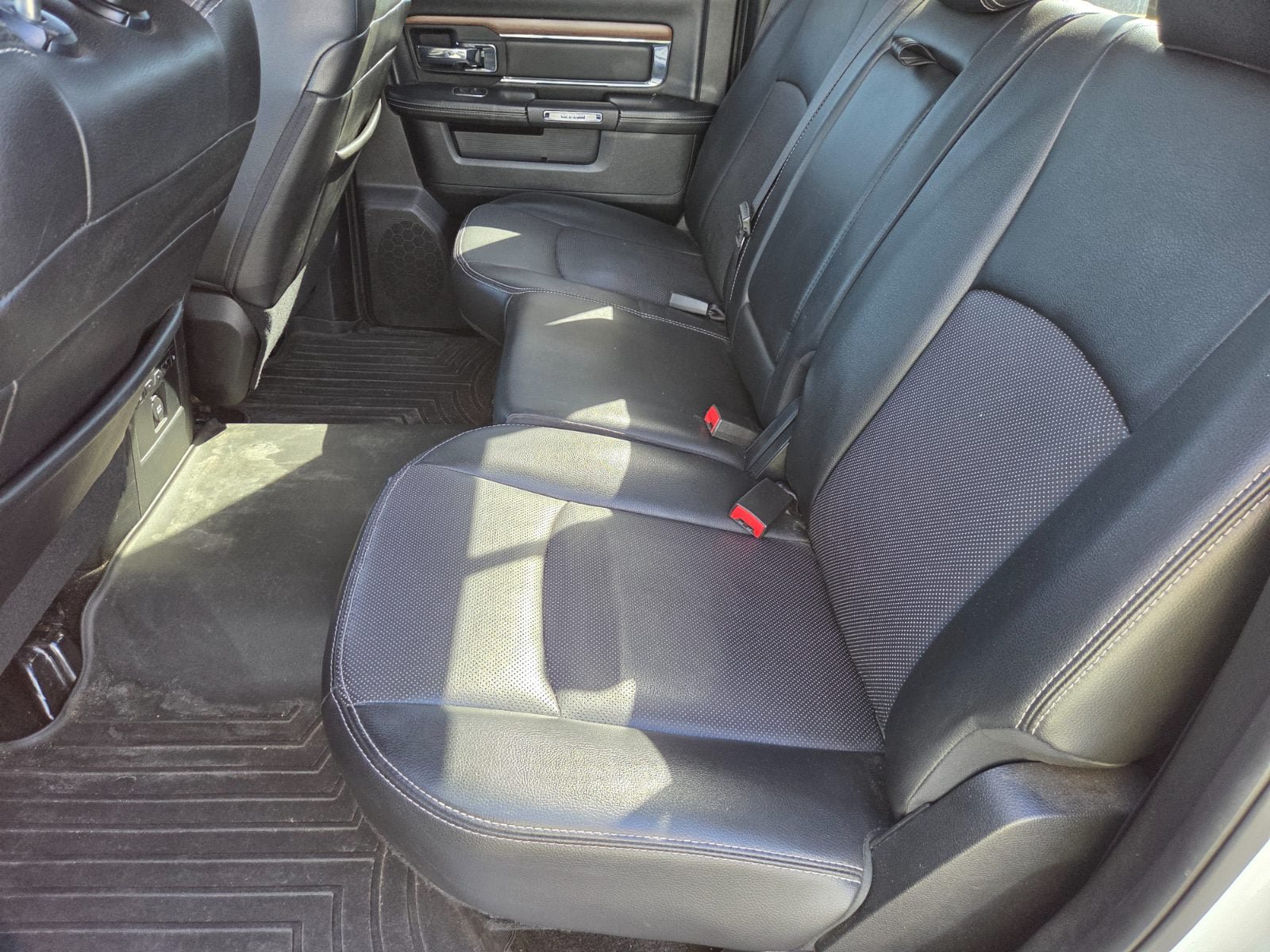 Used 2016 RAM 1500 Laramie w/ Convenience Group RWD image 10