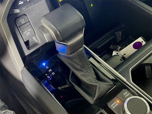 Used 2022 Toyota Tundra Limited image 16